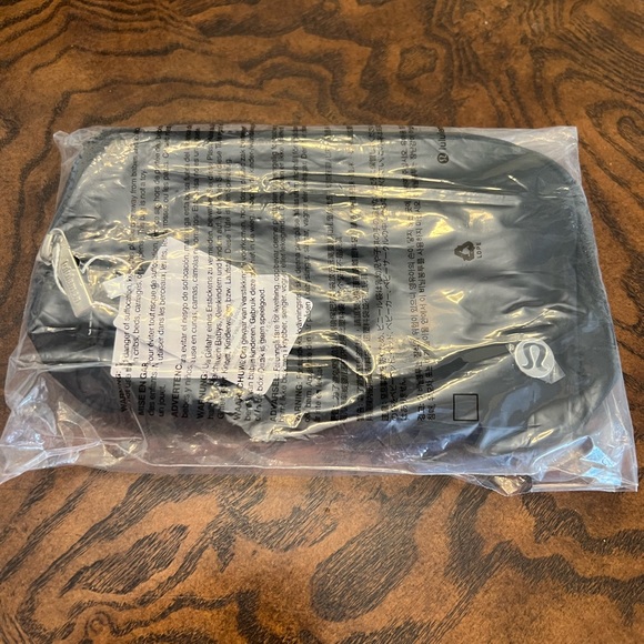 NWT- Lululemon black belt bag - Picture 7 of 8